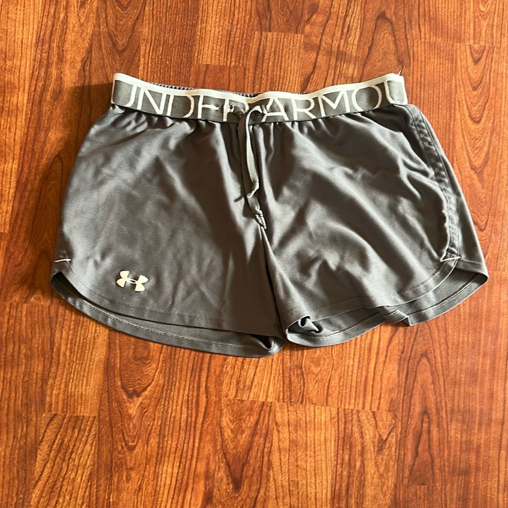 Under armour shorts gray size small heat gear loose fit